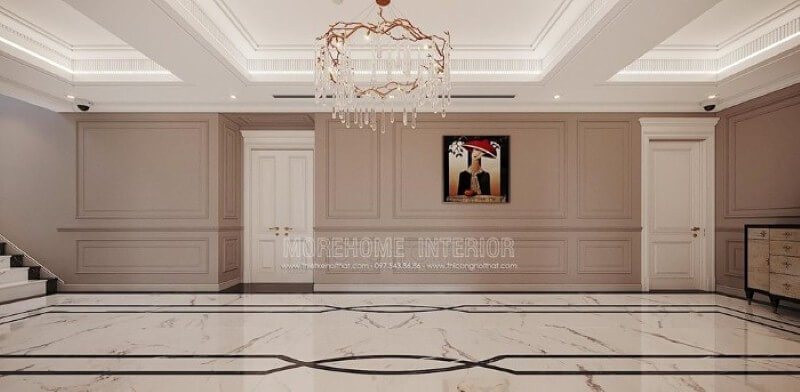 Thiết kế hành lang đẹp ấn tượng với họa tiết độc đáo từ sàn lát đá cùng đường chỉ tường ấn tượng, bức tranh điểm nhấn kết hợp với nét tinh tế từ đèn trần cao cấp. Thiết kế nội thất