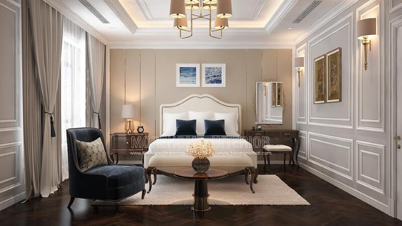 Giường ngủ gỗ óc chó bọc nệm trắng kết hợp đường nét uốn lượn tạo nên điểm nhấn ấn tượng cho phòng ngủ tân cổ điển sang trọng, quý phái. Thiết kế nội thất bệt thự Hà Nội